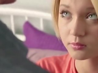 Žingsnis tėvas padeda insecure mažutė - pornhub.com